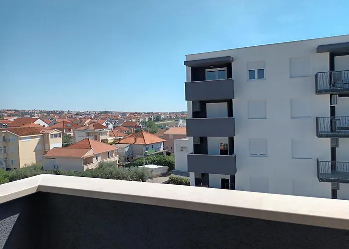 Apartments Zara With Garage Parking Space