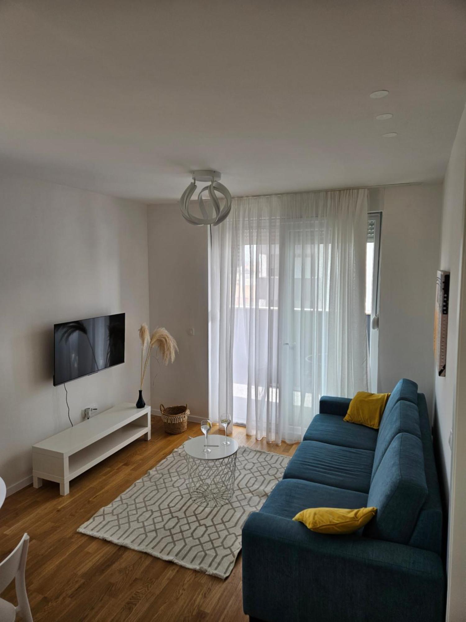 Apartment With Garage Parking Space