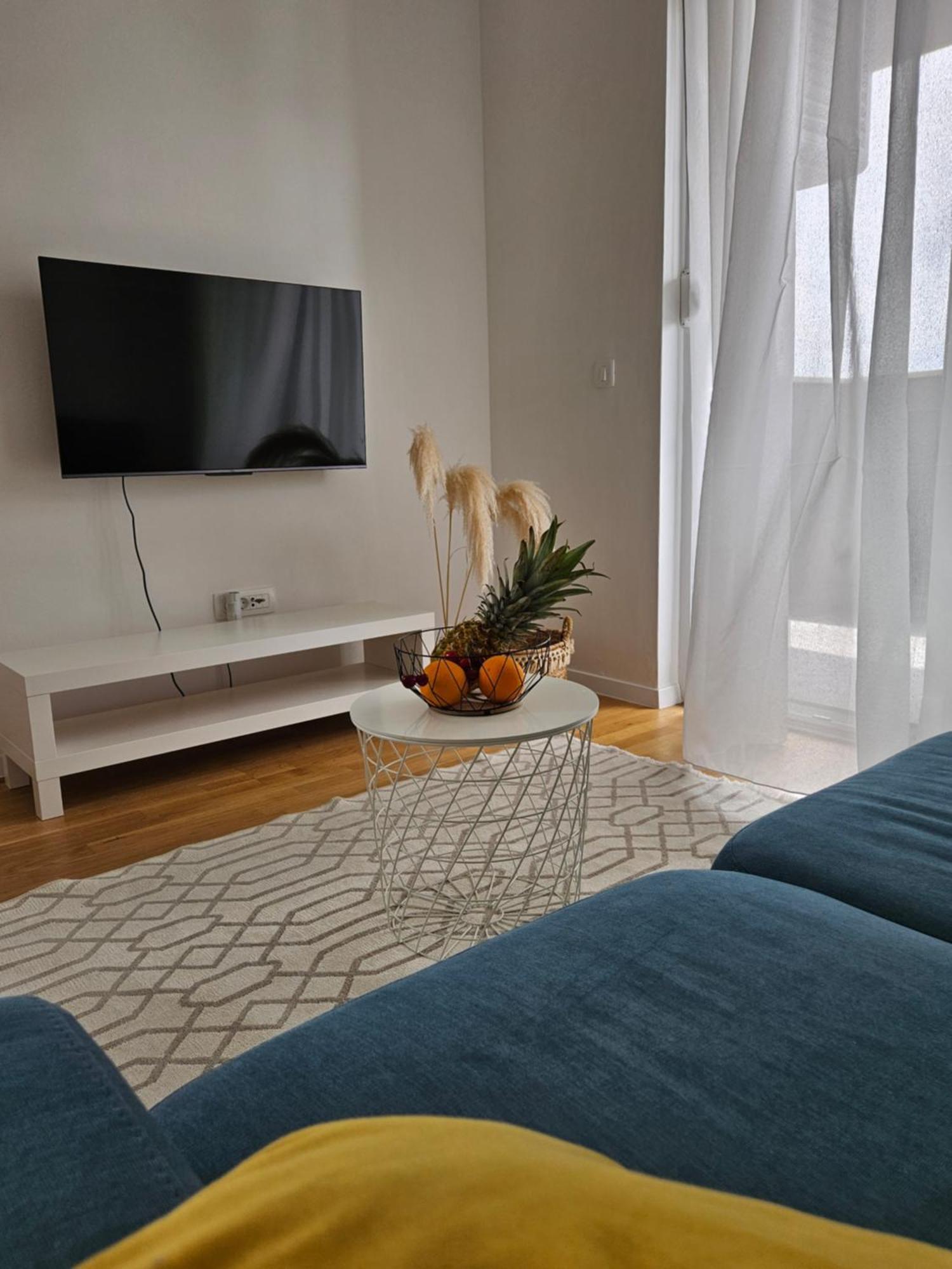 Apartment With Garage Parking Space